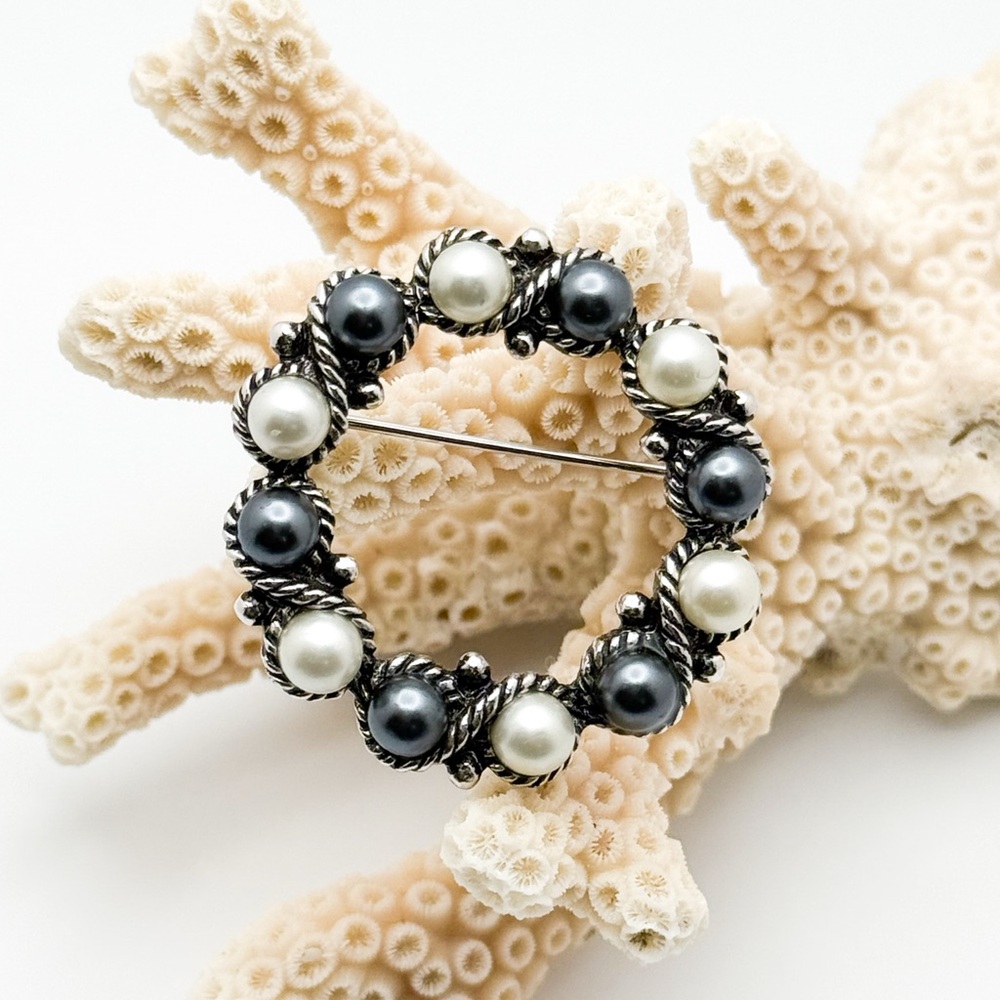 Vintage AVON Elegant Silver-Tone Black & White Faux Pearl Brooch Pin